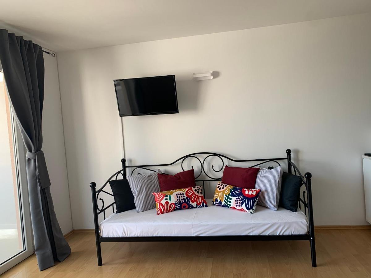 Apartments Villa Ohana Каштела Экстерьер фото
