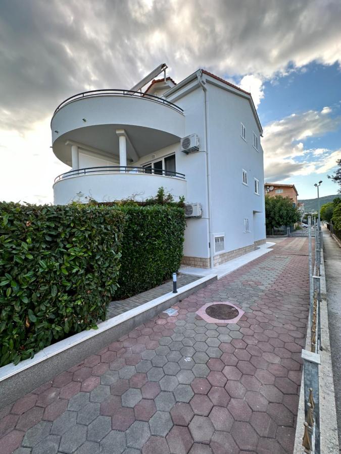 Apartments Villa Ohana Каштела Экстерьер фото