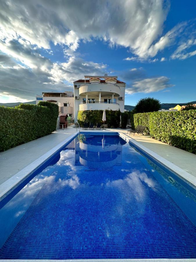 Apartments Villa Ohana Каштела Экстерьер фото