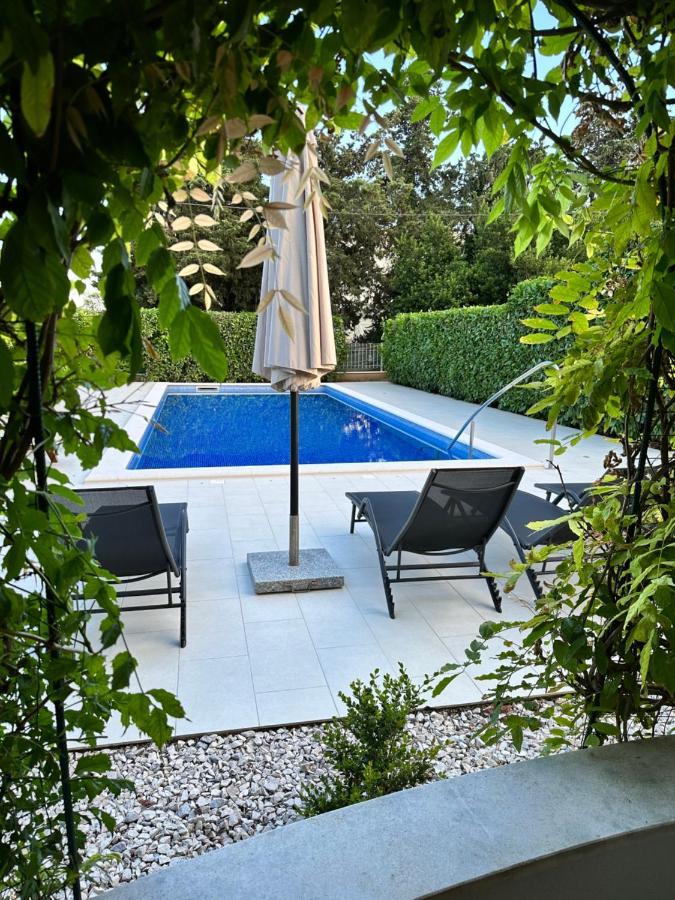 Apartments Villa Ohana Каштела Экстерьер фото