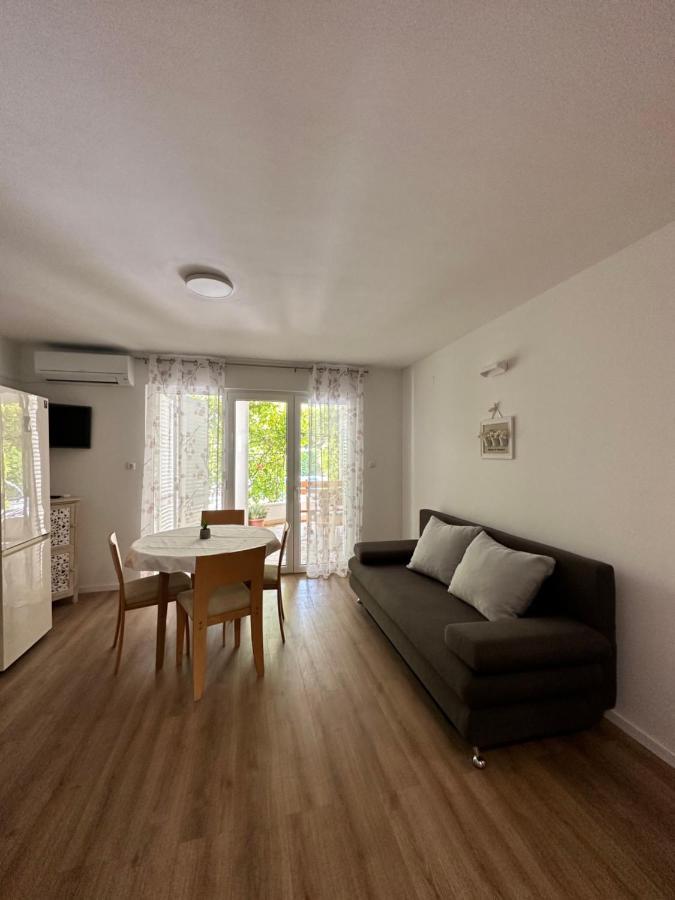 Apartments Villa Ohana Каштела Экстерьер фото