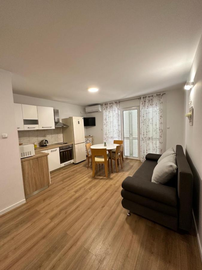 Apartments Villa Ohana Каштела Экстерьер фото