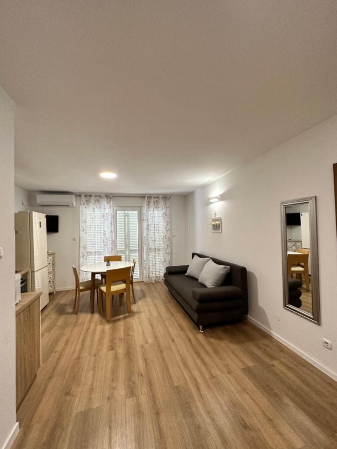 Apartments Villa Ohana Каштела Экстерьер фото