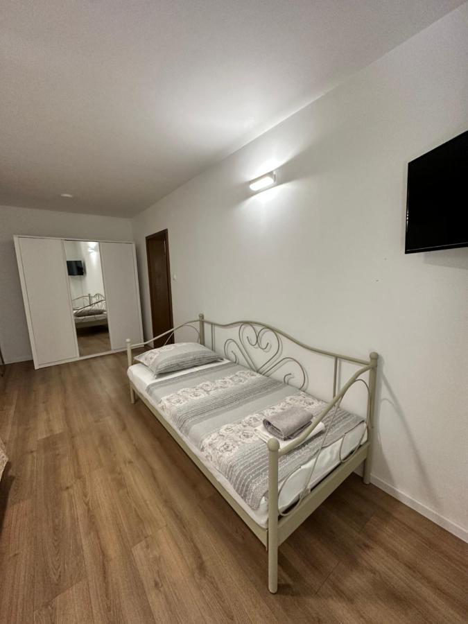 Apartments Villa Ohana Каштела Экстерьер фото