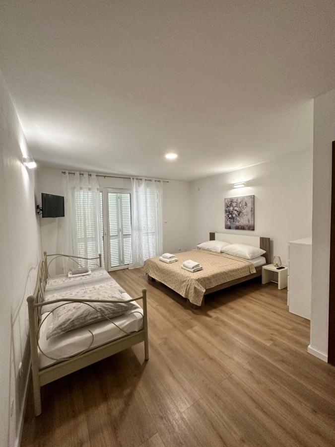 Apartments Villa Ohana Каштела Экстерьер фото